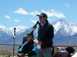 Manzanar Committee Co-Chair Bruce Embrey (left) urged citizens to oppose the proposed Southern Owens Valley Solar Ranch near Manzanar. Photos by Charles James