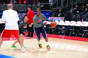 Nakase guards Clippers point guard and NBA All-Star Chris Paul (left) during a warm-up session at Los Angeles' Staples Center. Photo by Andrew D. Bernstein 